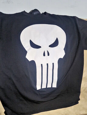 Marvel The Punisher Graphic Tee in Black & White Size Small Like New